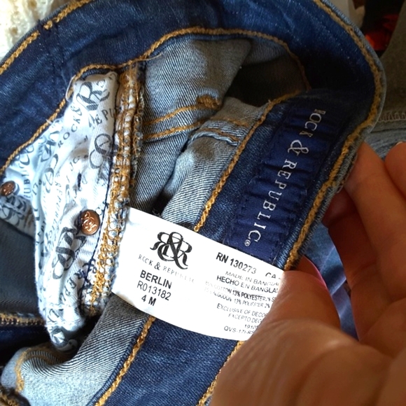 ROCK AND REPUBLIC JEANS Berlin Skinny Ripped size 4 NEW - Picture 4 of 14